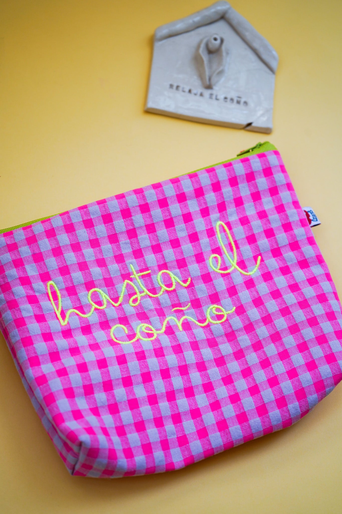 Vichy rosa letra amarilla - Hasta el coño - Neceser flúor