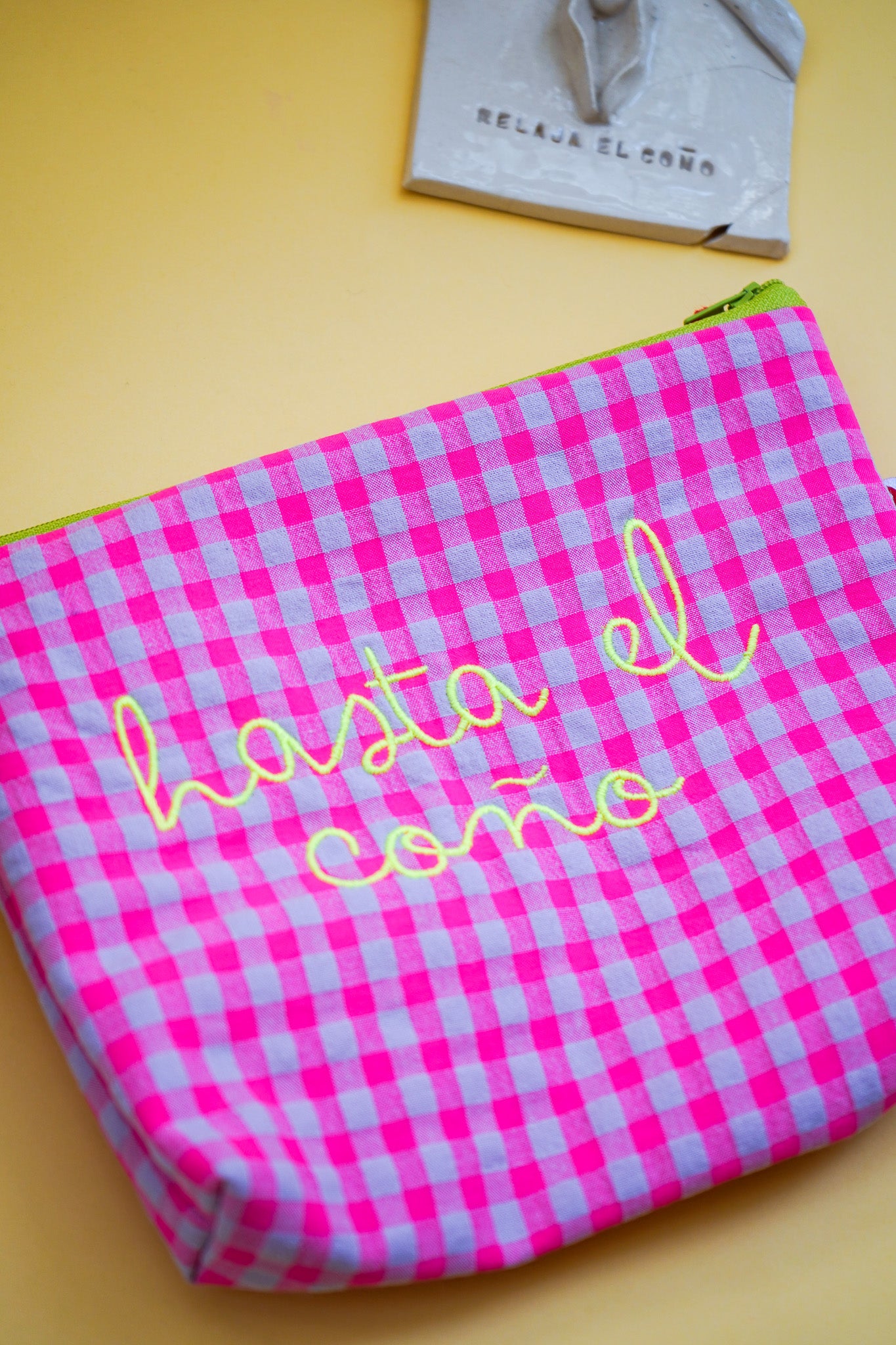 Vichy rosa letra amarilla - Hasta el coño - Neceser flúor