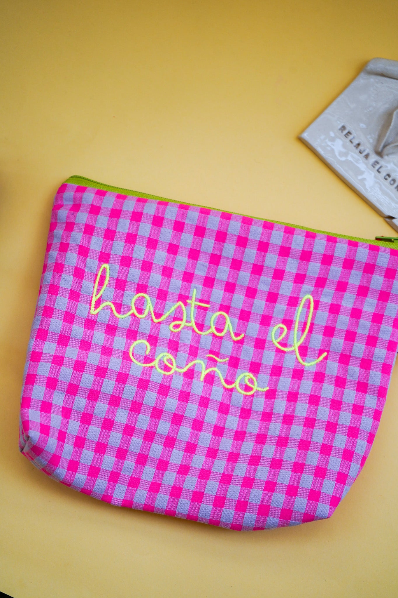 Vichy rosa letra amarilla - Hasta el coño - Neceser flúor