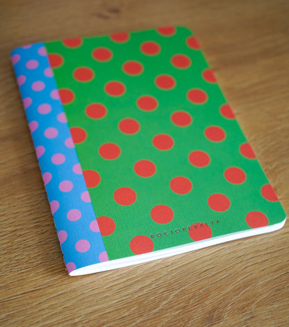 Rocío Peralta - Libreta verde lunares rojos