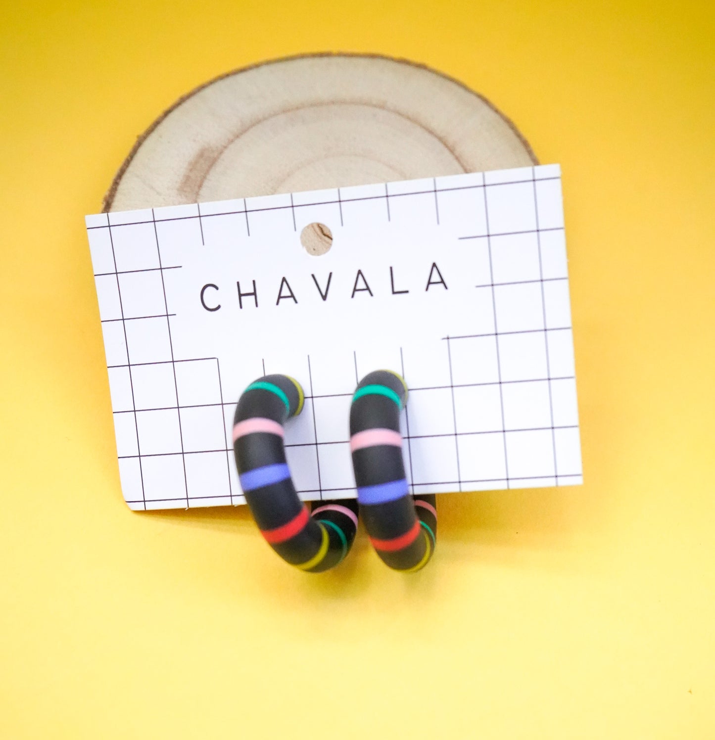 Pendientes #9 negro líneas de colores