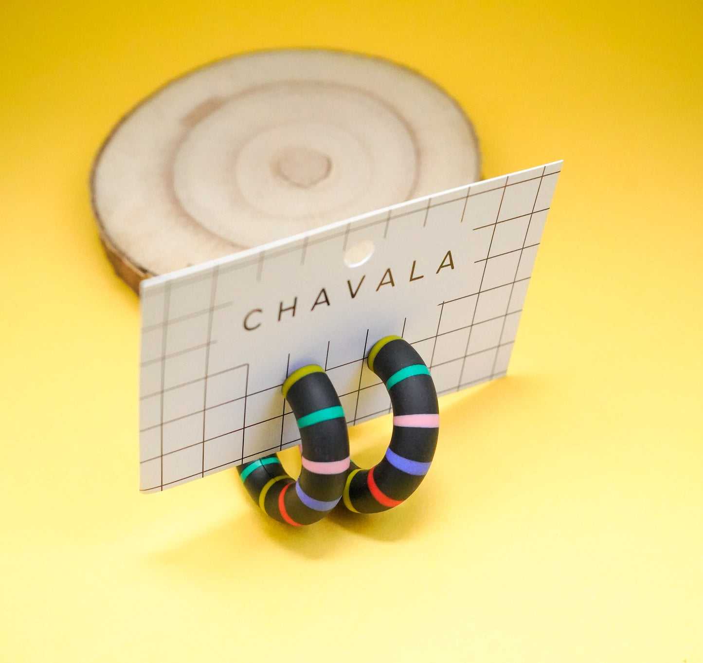 Pendientes #9 negro líneas de colores