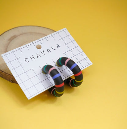 Pendientes #9 negro líneas de colores