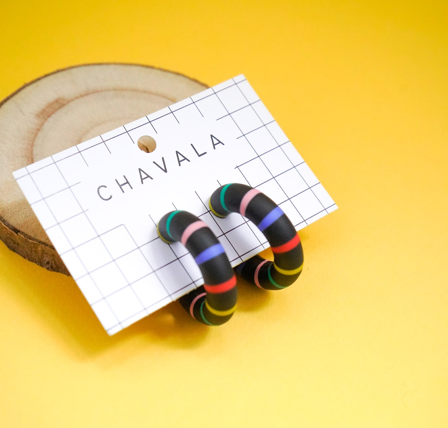 Pendientes #9 negro líneas de colores