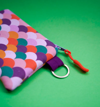 Monedero de escamas colores
