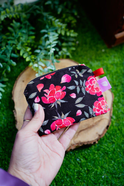 Monedero negro rosas
