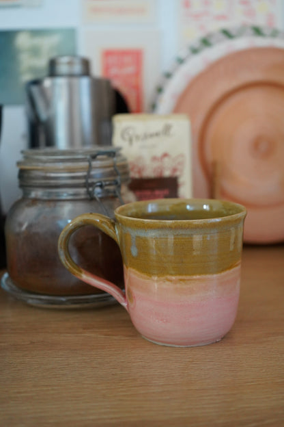 Taza cerámica artesana marrón y rosa