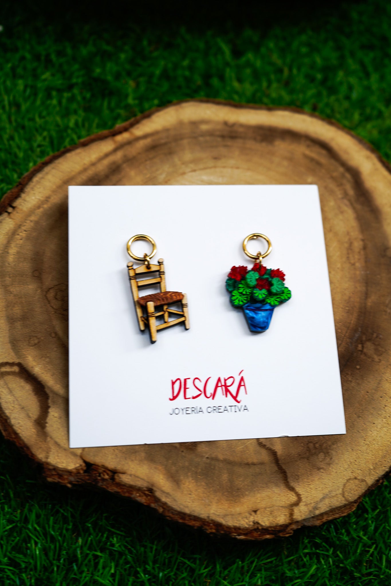 Pendientes PACK silla enea y maceta geranios