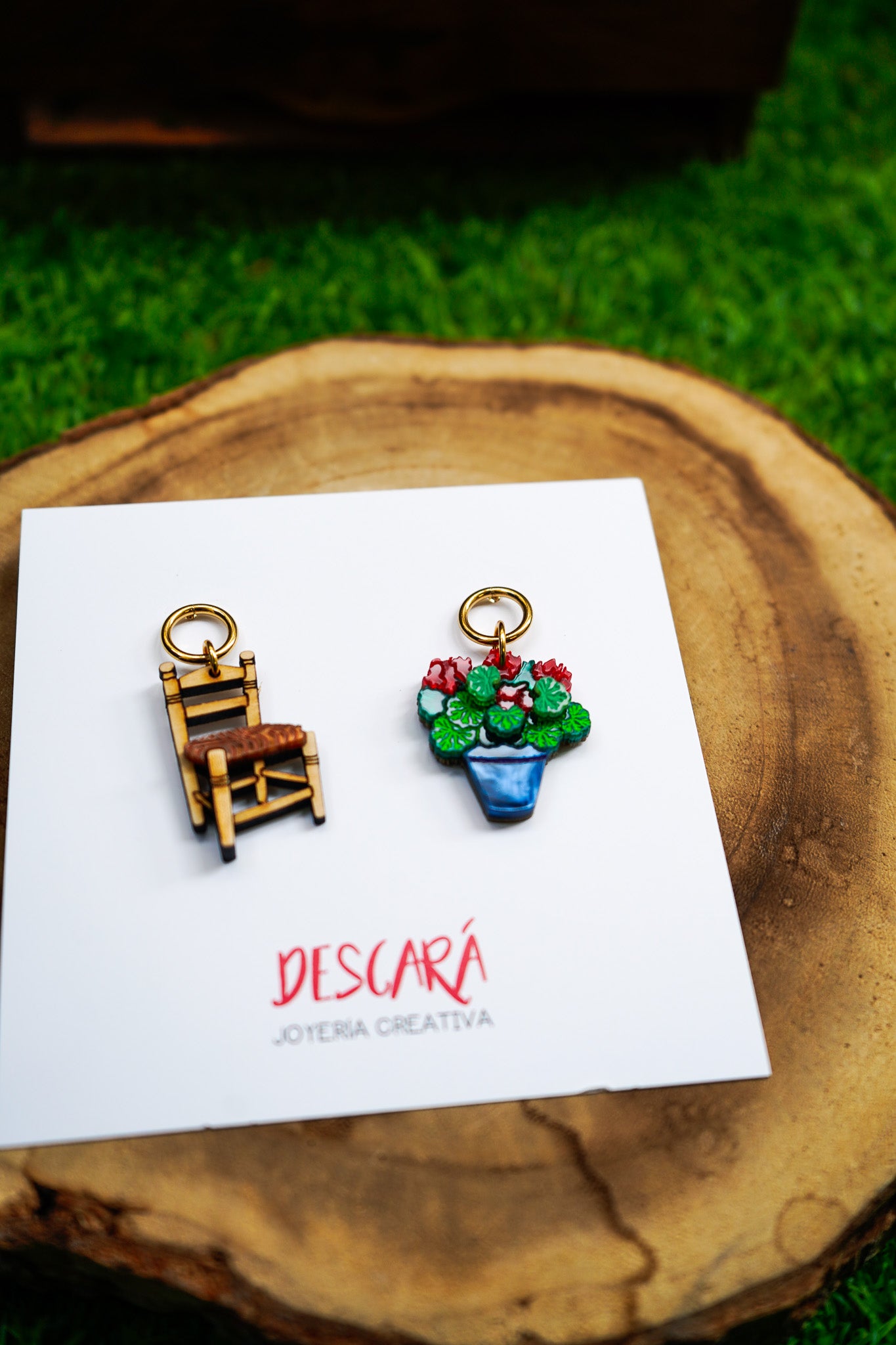 Pendientes PACK silla enea y maceta geranios