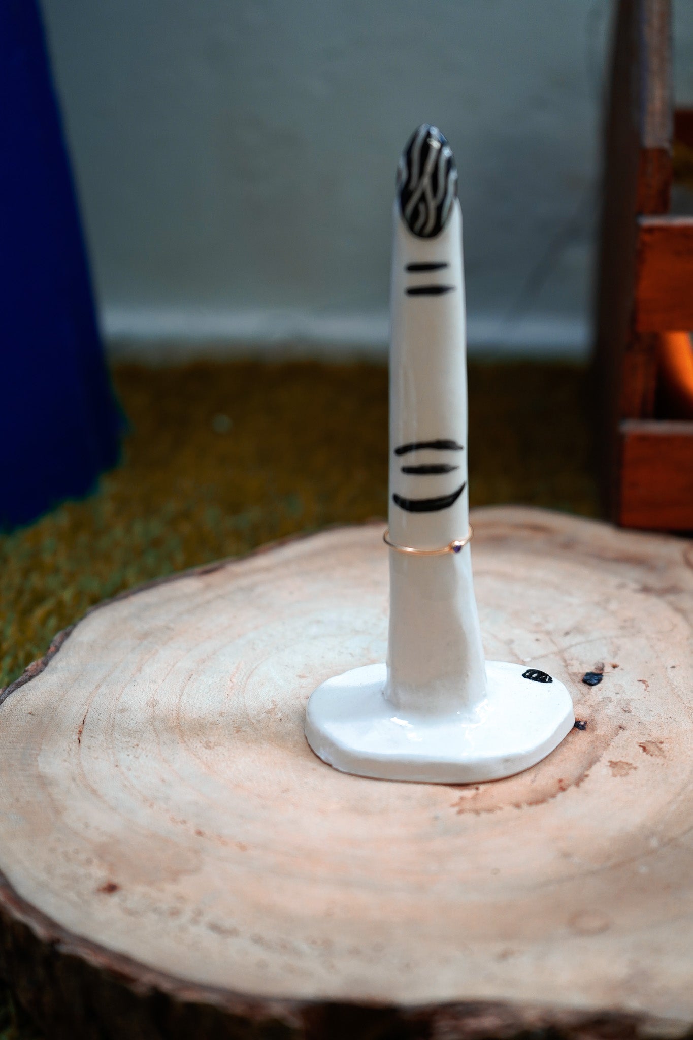 Dedo de cerámica para anillos