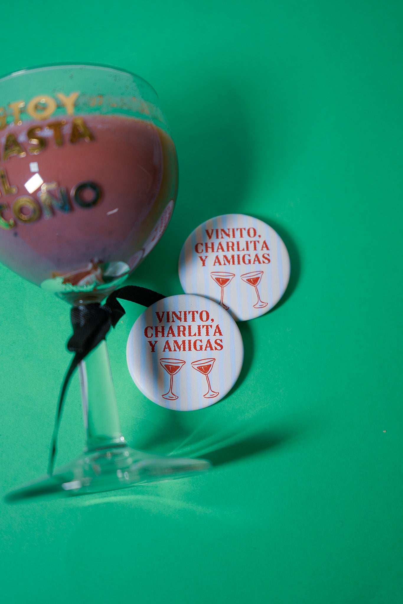 Chapa Vinito, charlita y amigas