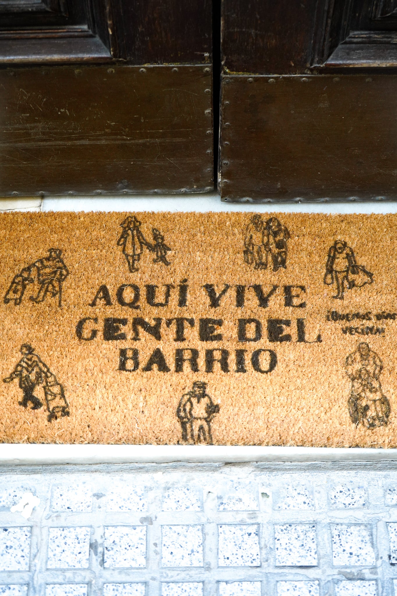 Felpudo Aquí vive gente del barrio