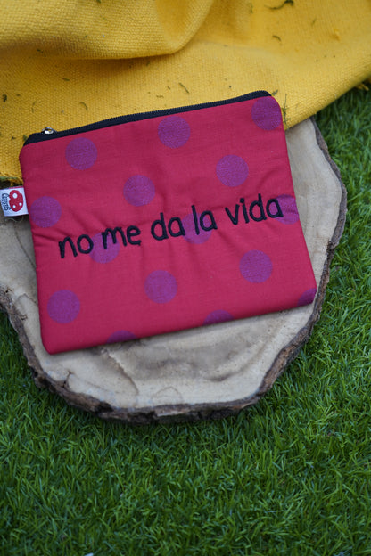 Rojo lunares rojos letra negra - No me da la vida - Monedero