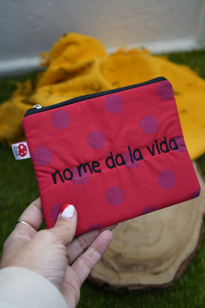Rojo lunares rojos letra negra - No me da la vida - Monedero