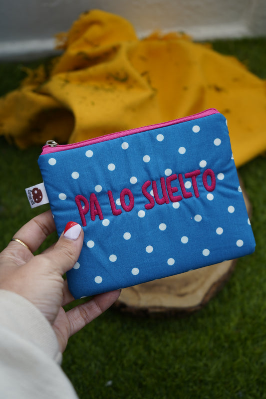 Azul lunares blancos letra roja - Monedero - PA LO SUELTO