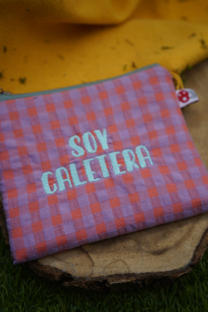 Vichy lila letra celeste - Monedero - SOY CALETERA