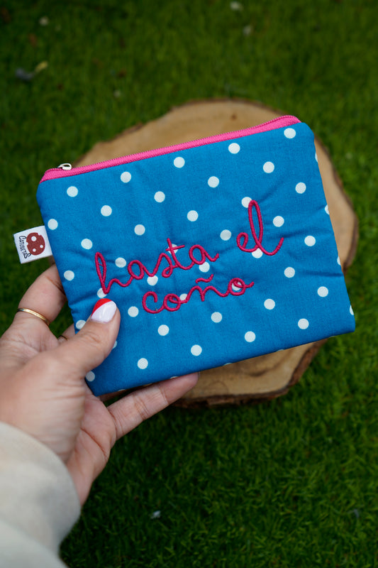Azul lunares blancos letra roja - Monedero - Hasta el coño