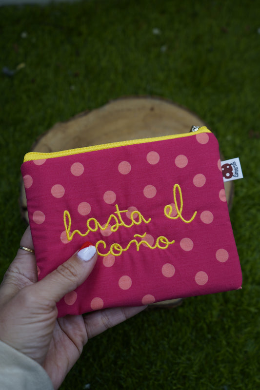 Rosa lunares letra amarilla - Monedero - Hasta el coño