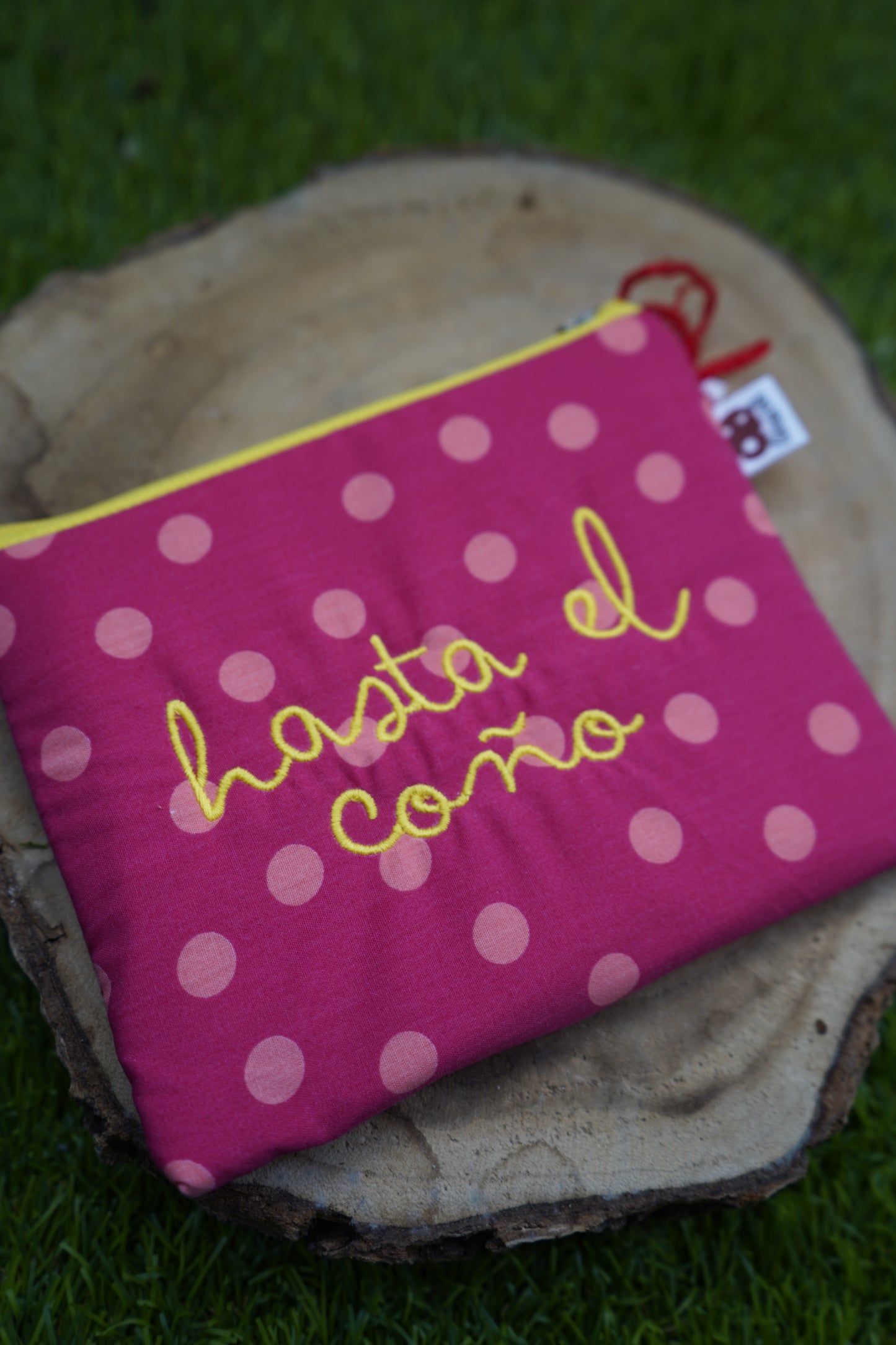 Rosa lunares letra amarilla - Monedero - Hasta el coño