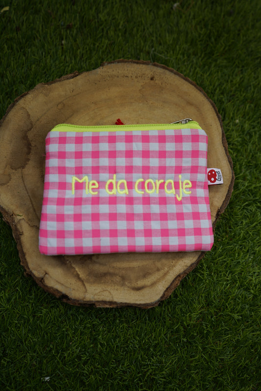 Vichy rosa flúor letra amarilla - Monedero - Me da coraje