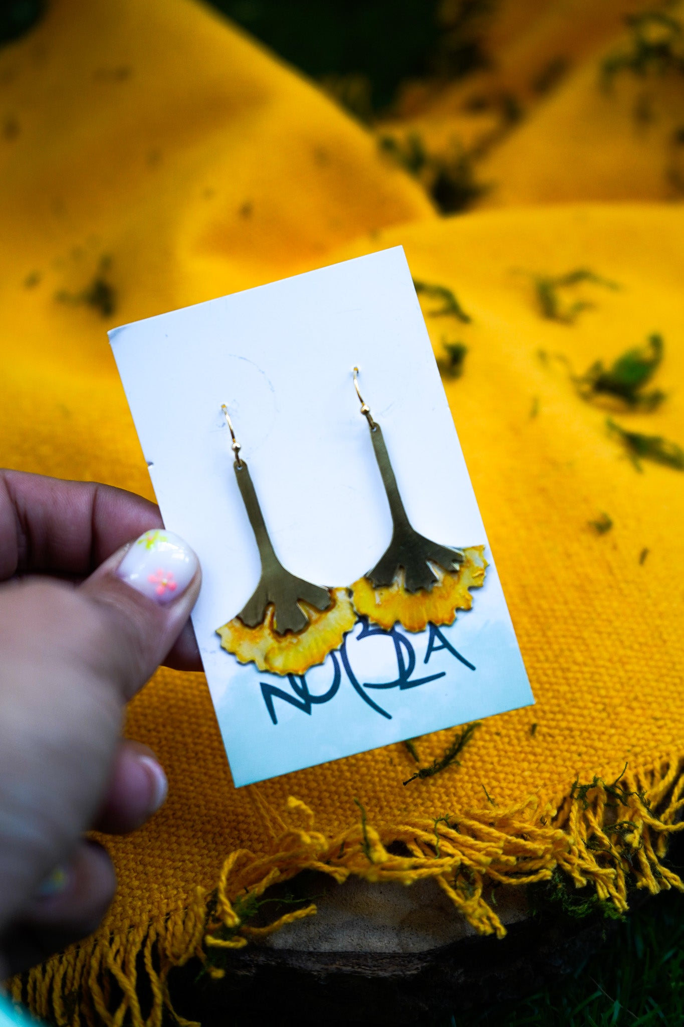 Pendientes clavel de latón