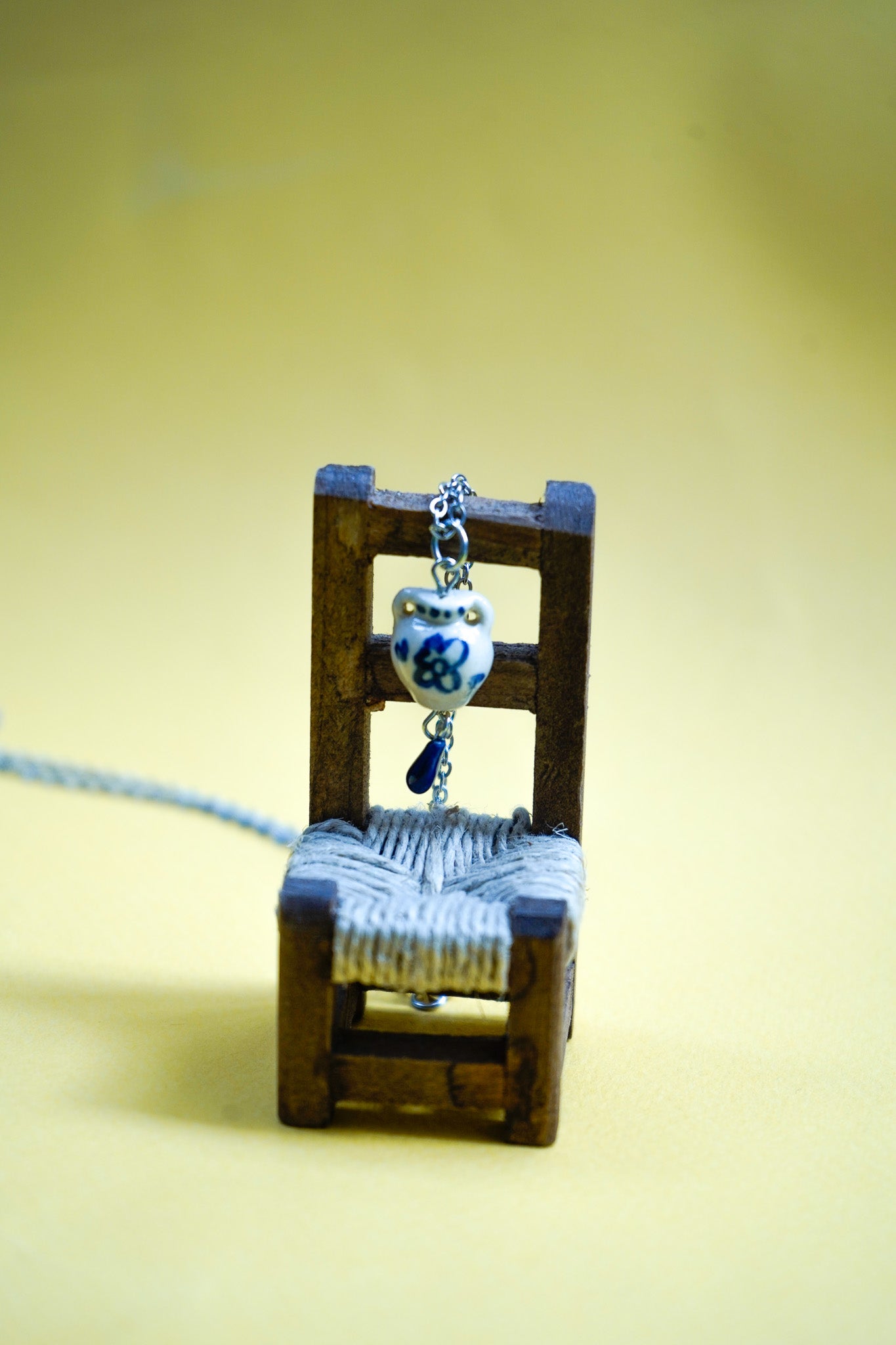 Collar jarrones con gota de colores