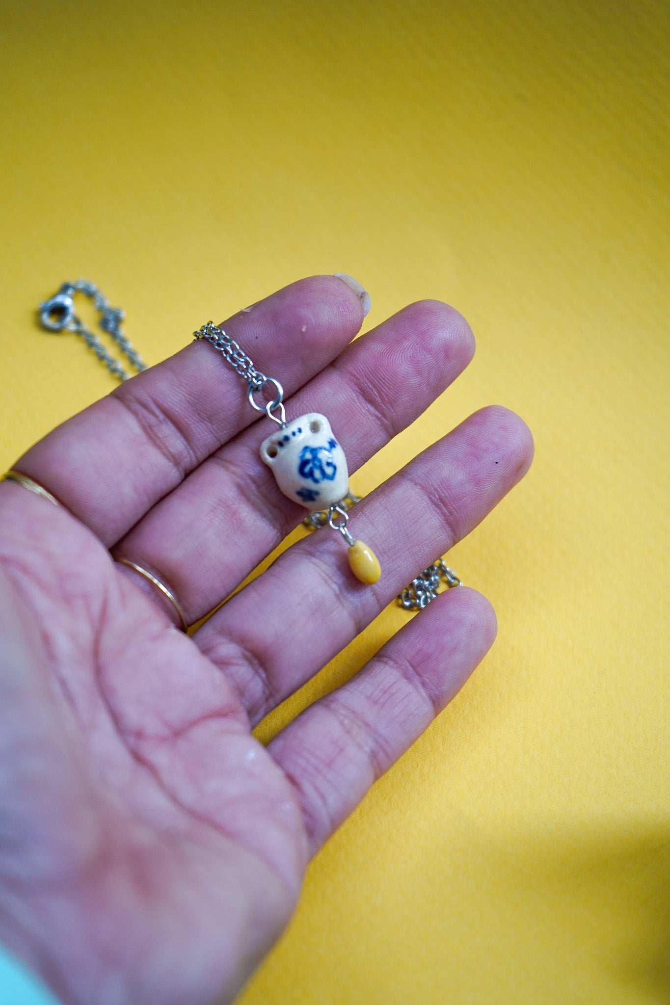 Collar jarrones con gota de colores