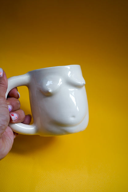 Taza con asa cuerpo femenino