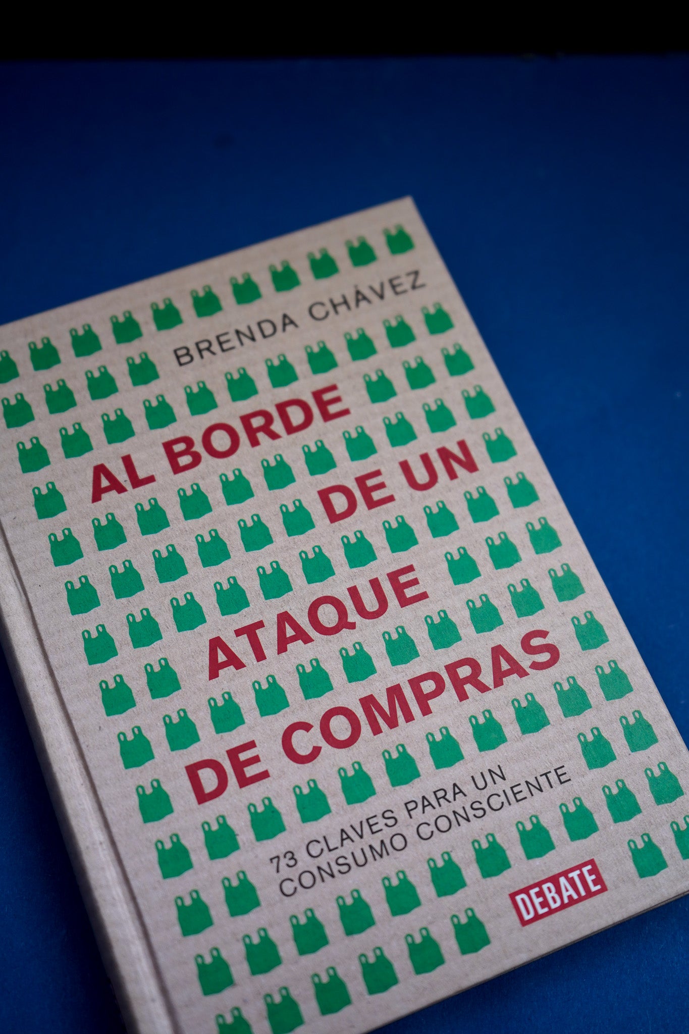 Libro "Al borde de un ataque de compras"