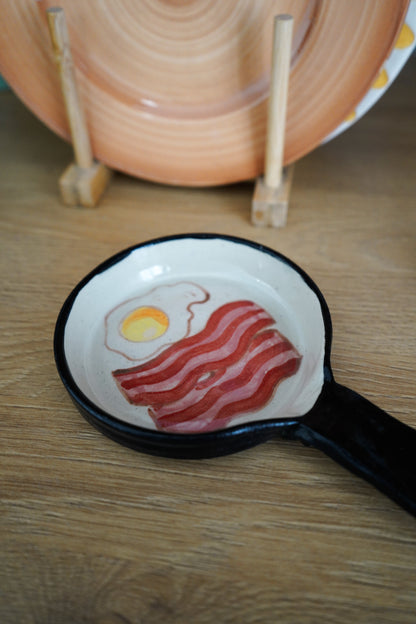 Sartén cerámica reposa cucharas