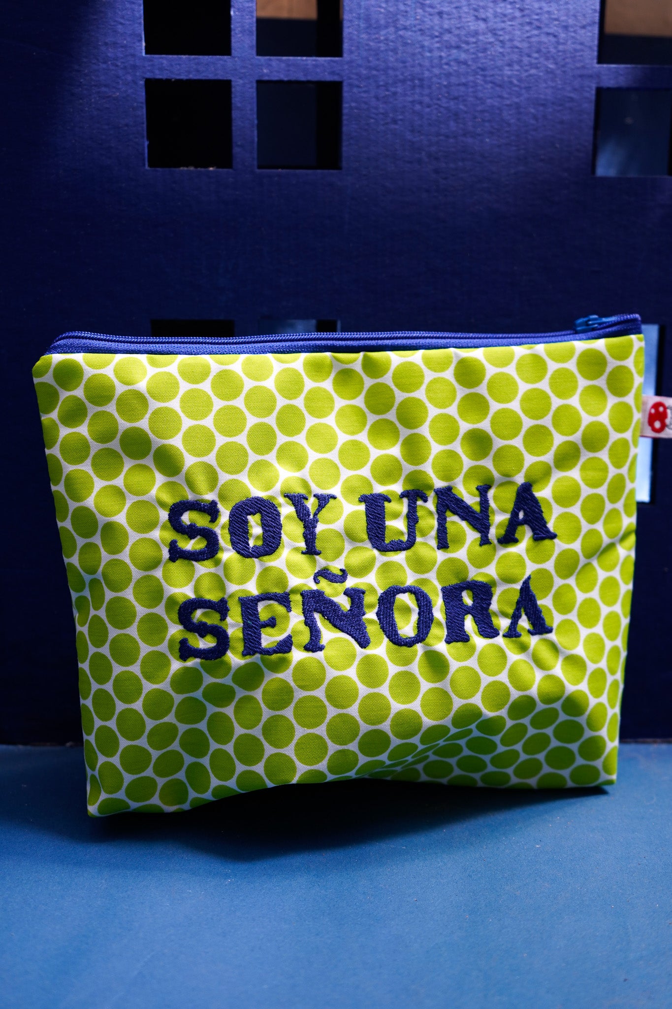 Lunares verdes letra azul oscuro - Soy una Señora - Neceser