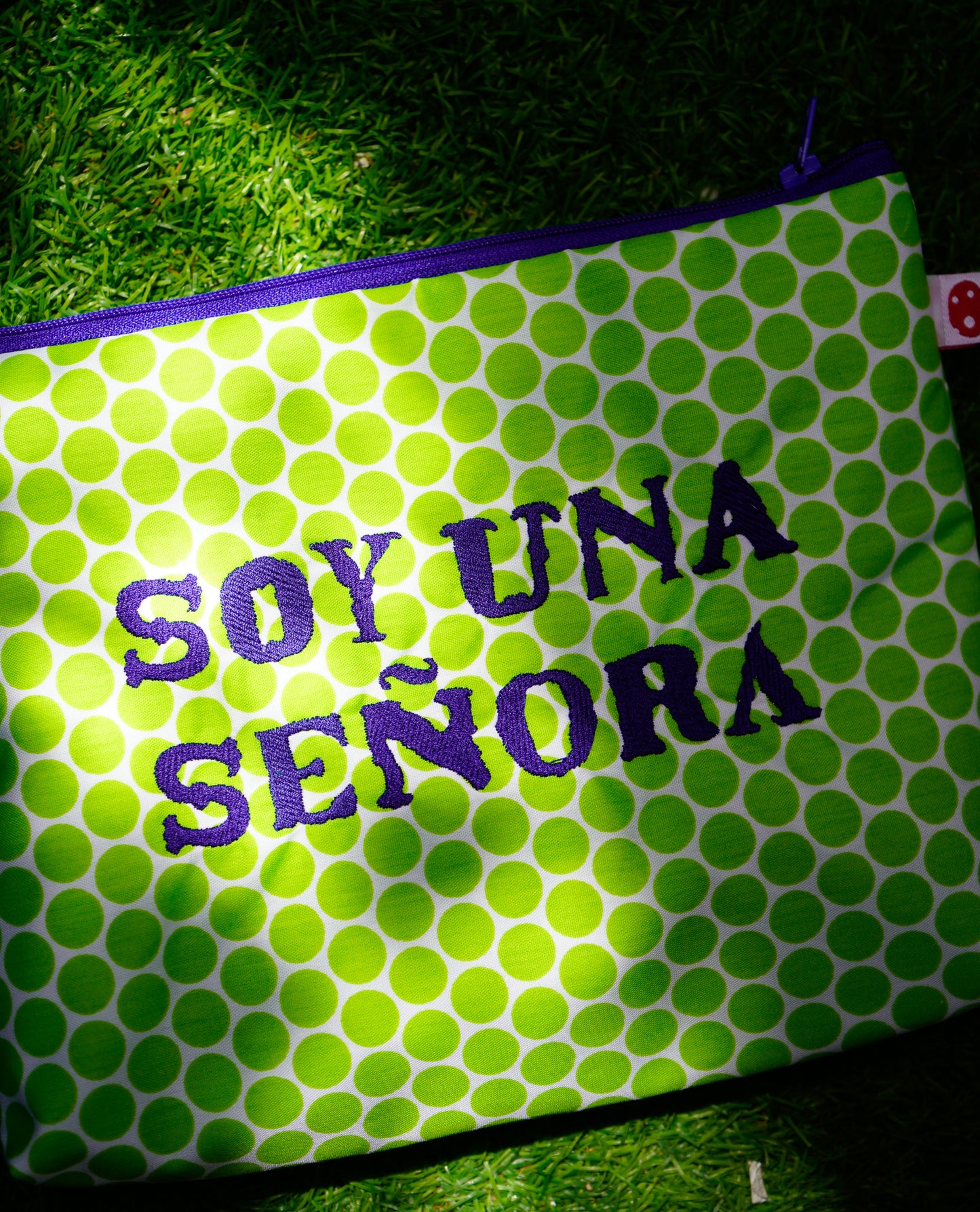 Lunares verdes letra azul oscuro - Soy una Señora - Neceser