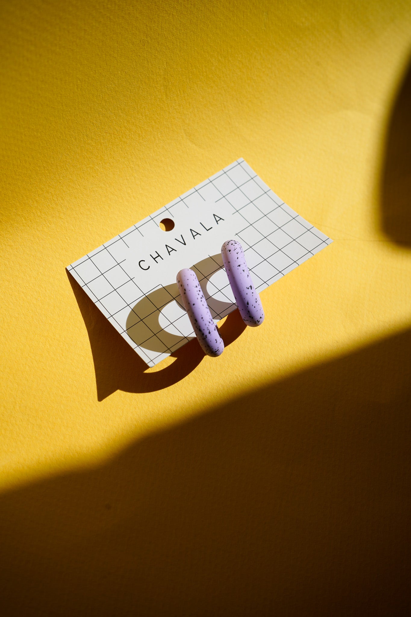 Pendientes #12 aro lila manchas negras