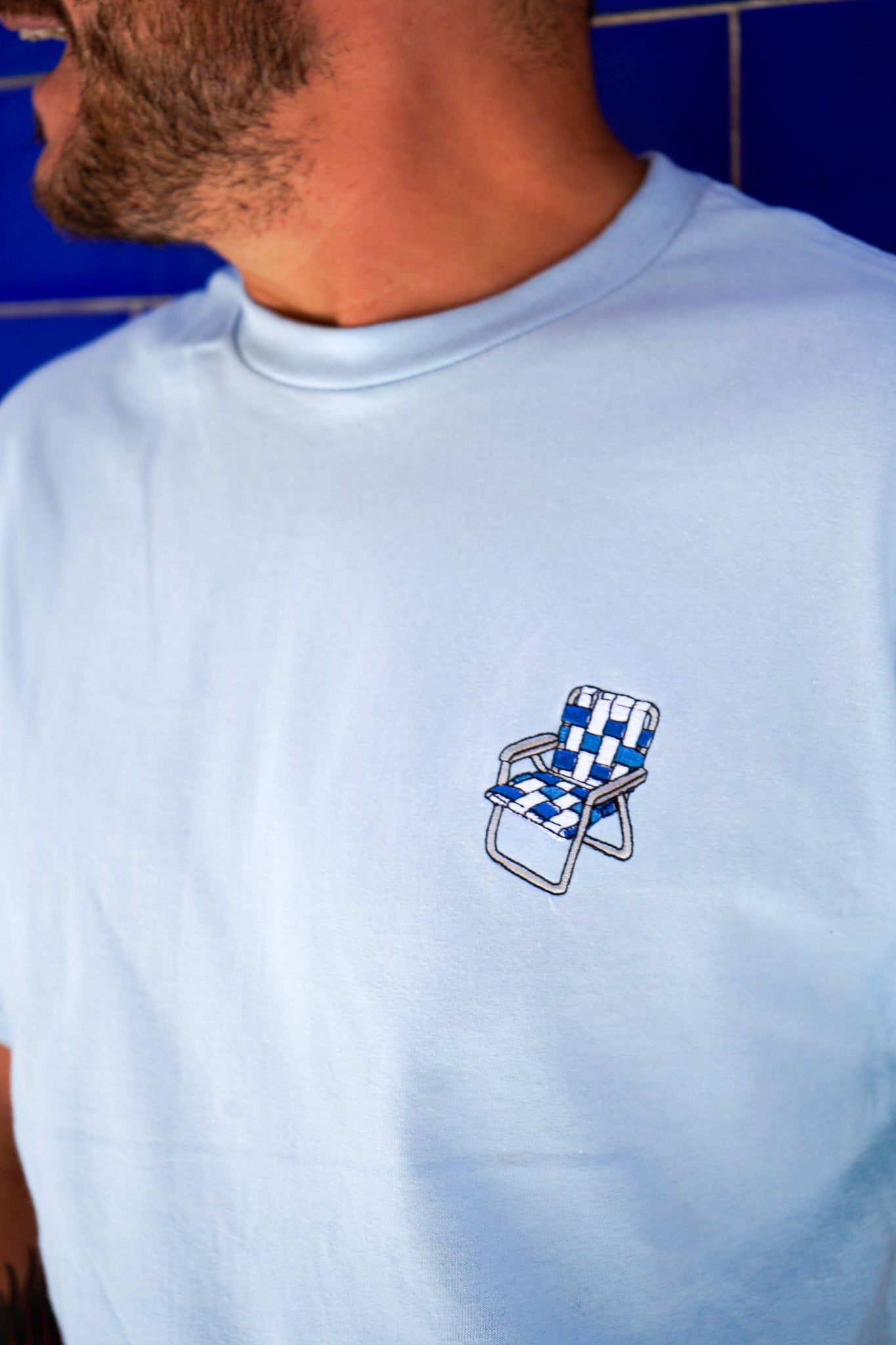 Camiseta bordada silla de playa