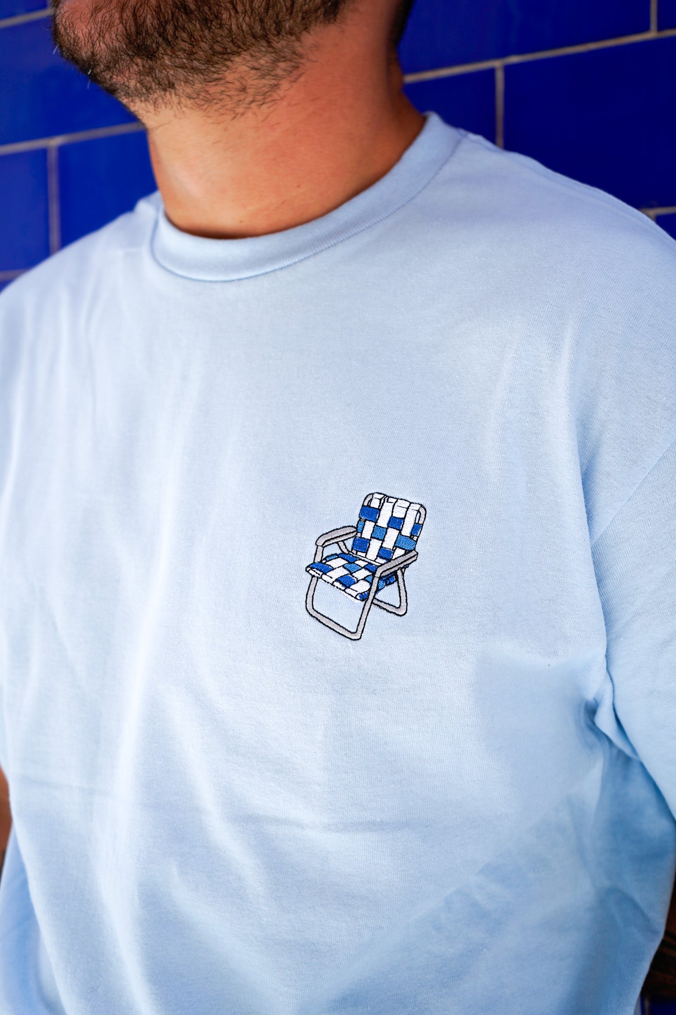 Camiseta bordada silla de playa