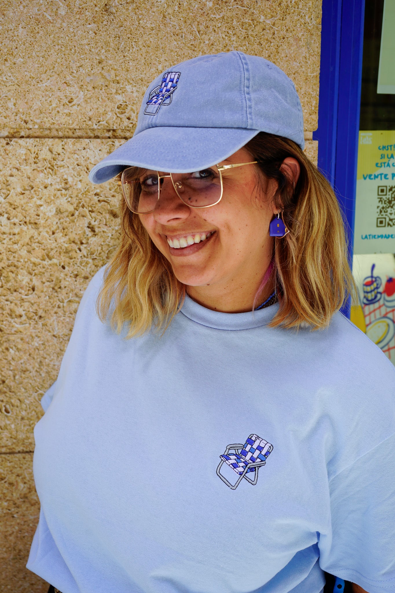 Camiseta bordada silla de playa