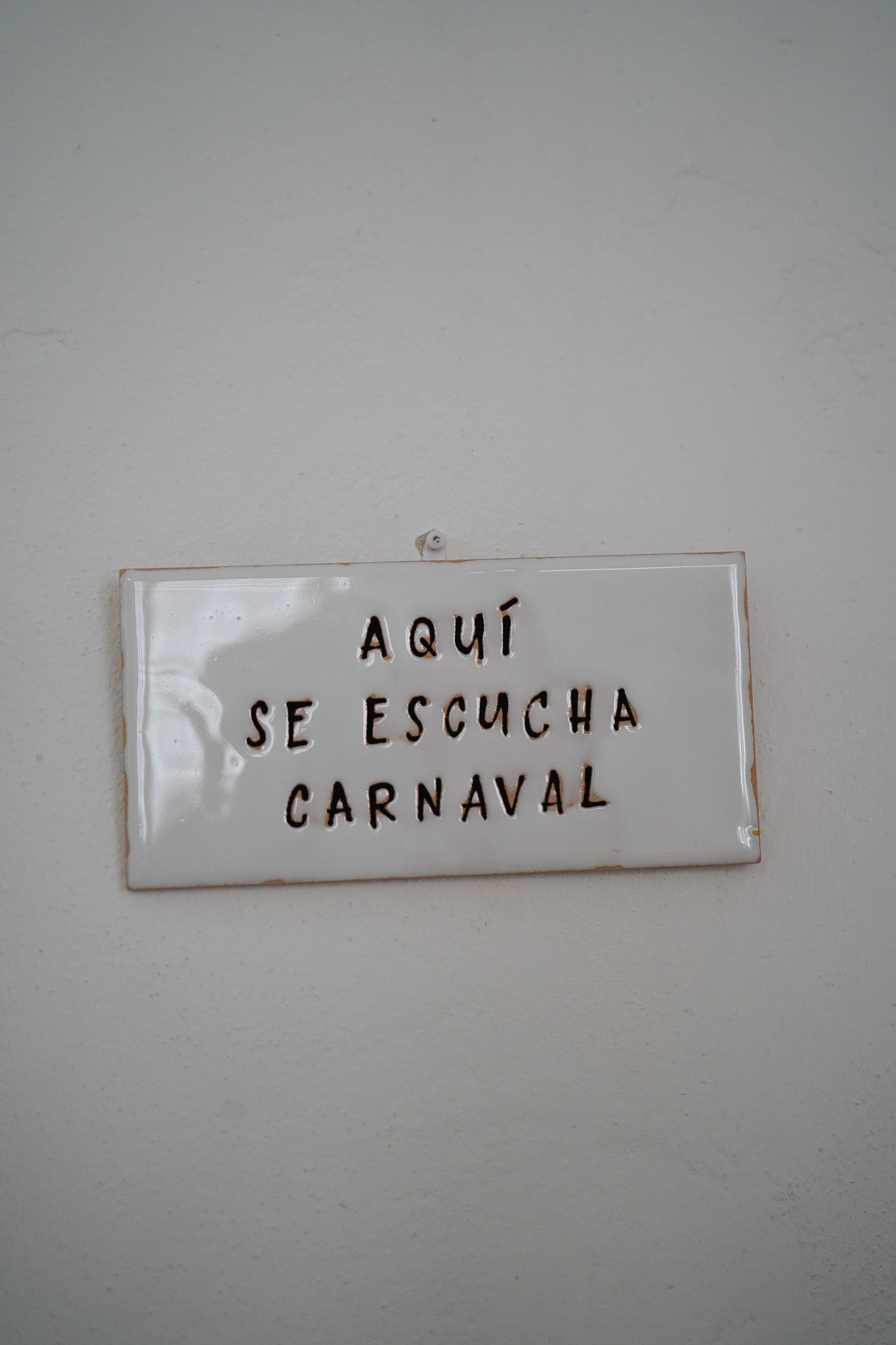 Azulejo para colgar Aquí se escucha carnaval
