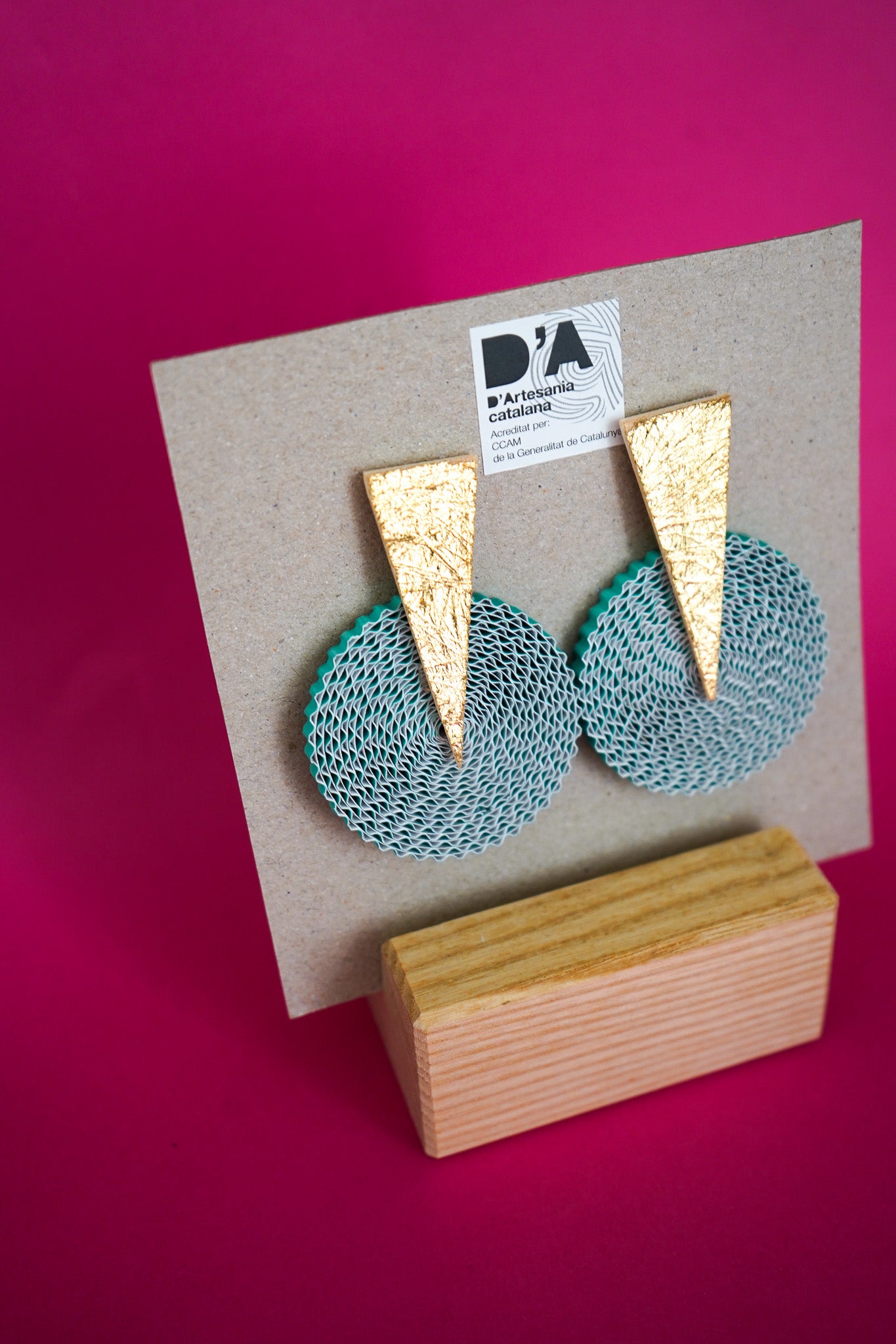 Pendientes de cartón círculo VERDE, triángulo DORADO
