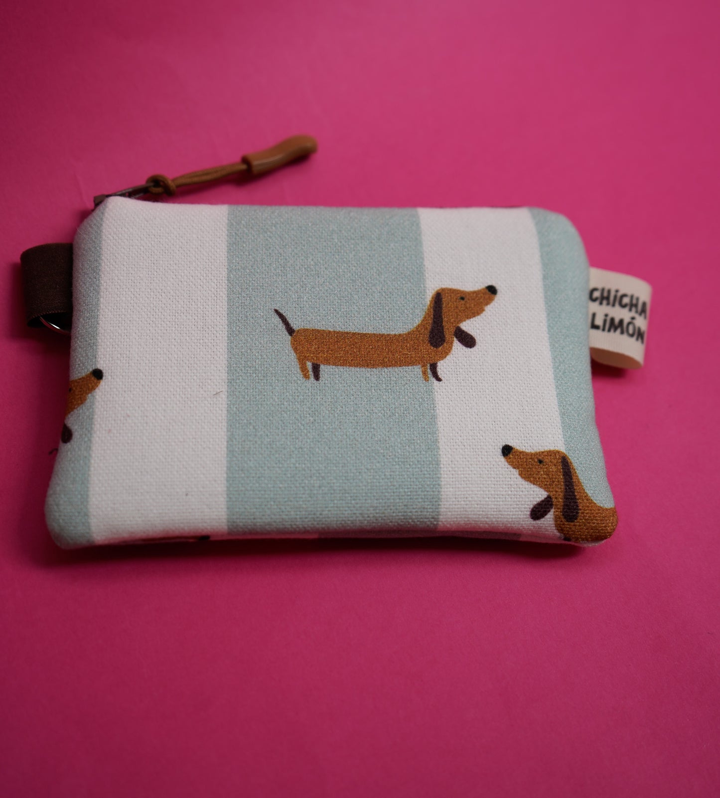 Monedero perro salchicha azul y blanco