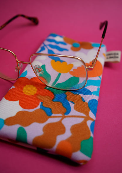 Funda de gafas flores fondo rosita