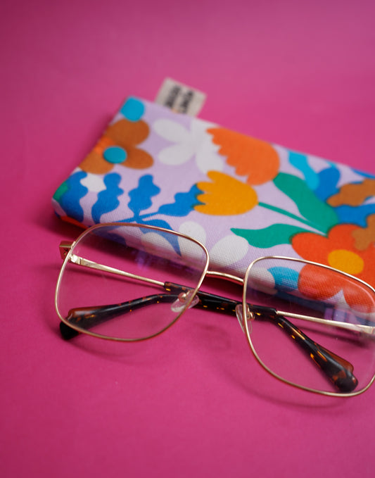 Funda de gafas flores fondo rosita