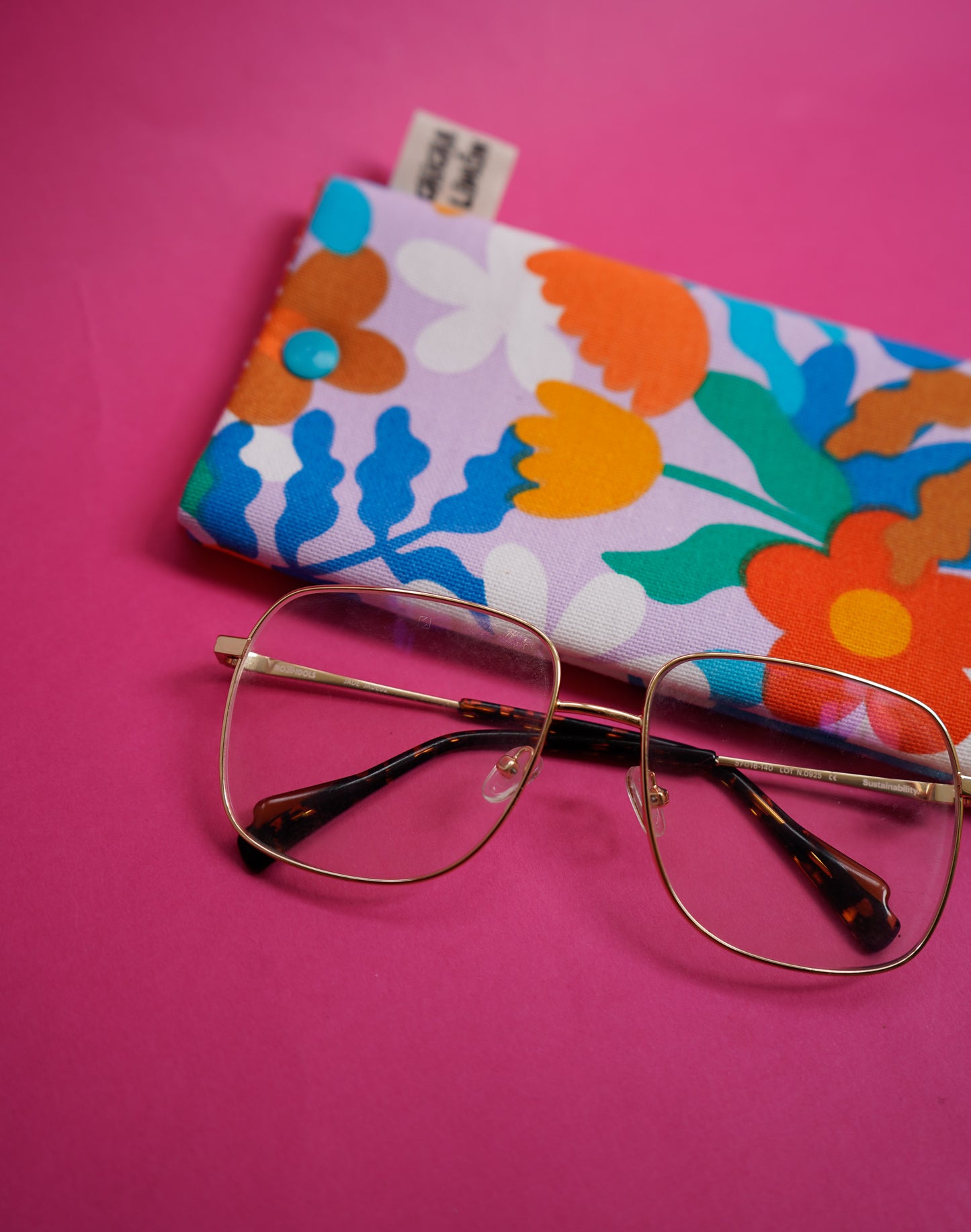 Funda de gafas flores fondo rosita