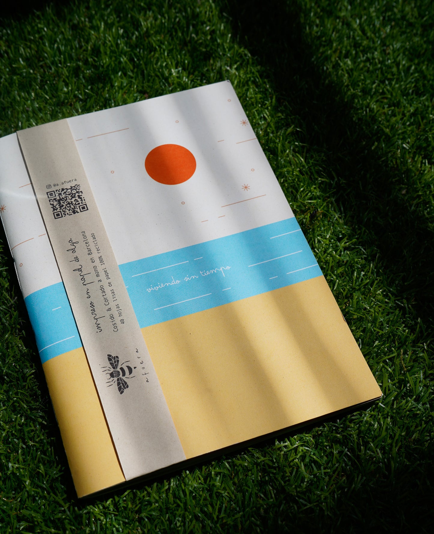 Libreta cosida a mano "viviendo sin tiempo"