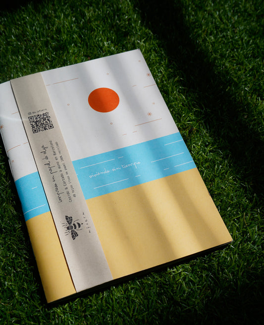 Libreta cosida a mano "viviendo sin tiempo"