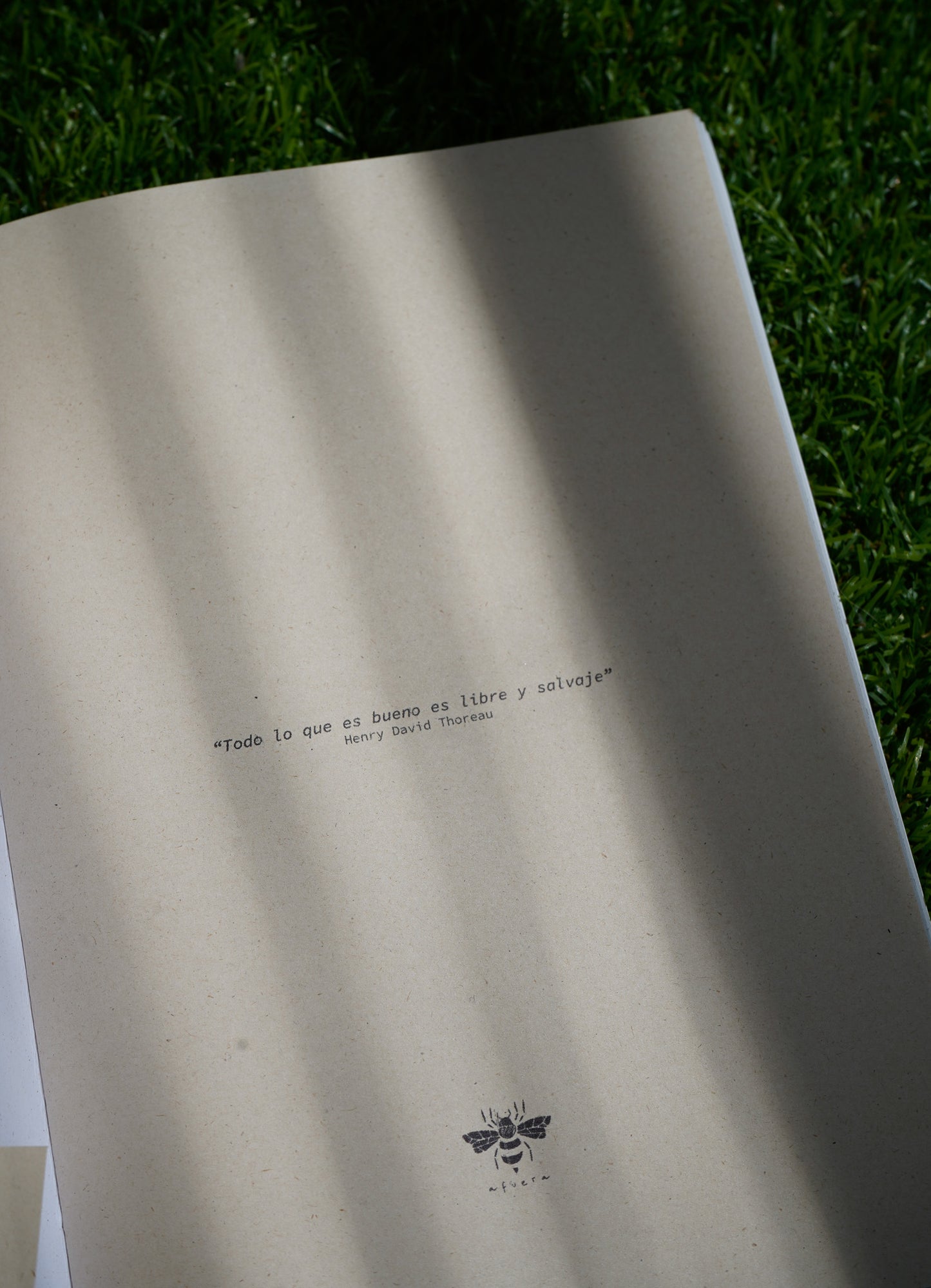 Libreta cosida a mano "viviendo sin tiempo"