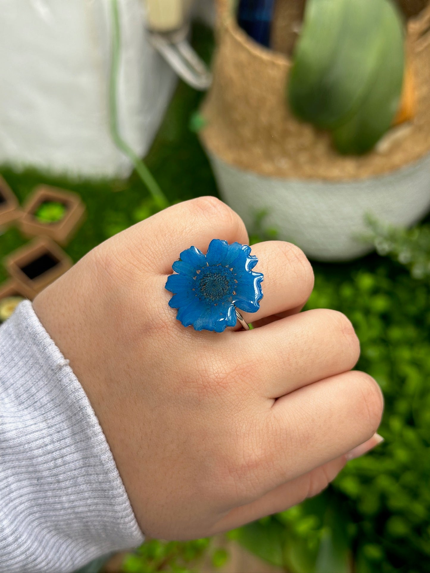 Anillo margarita azul flor