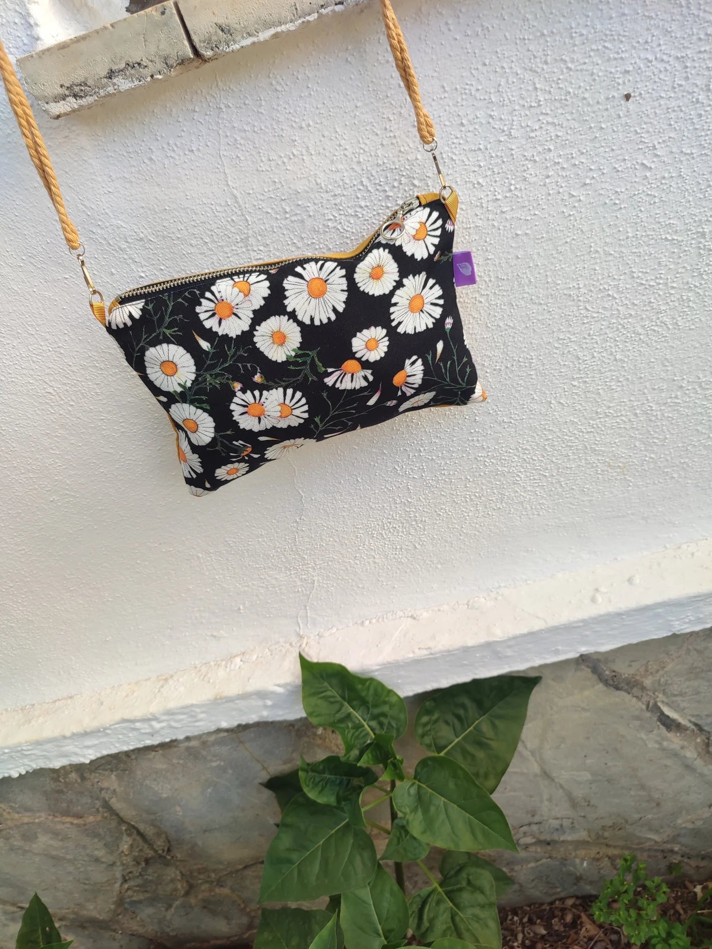 Mini bolso negro margaritas