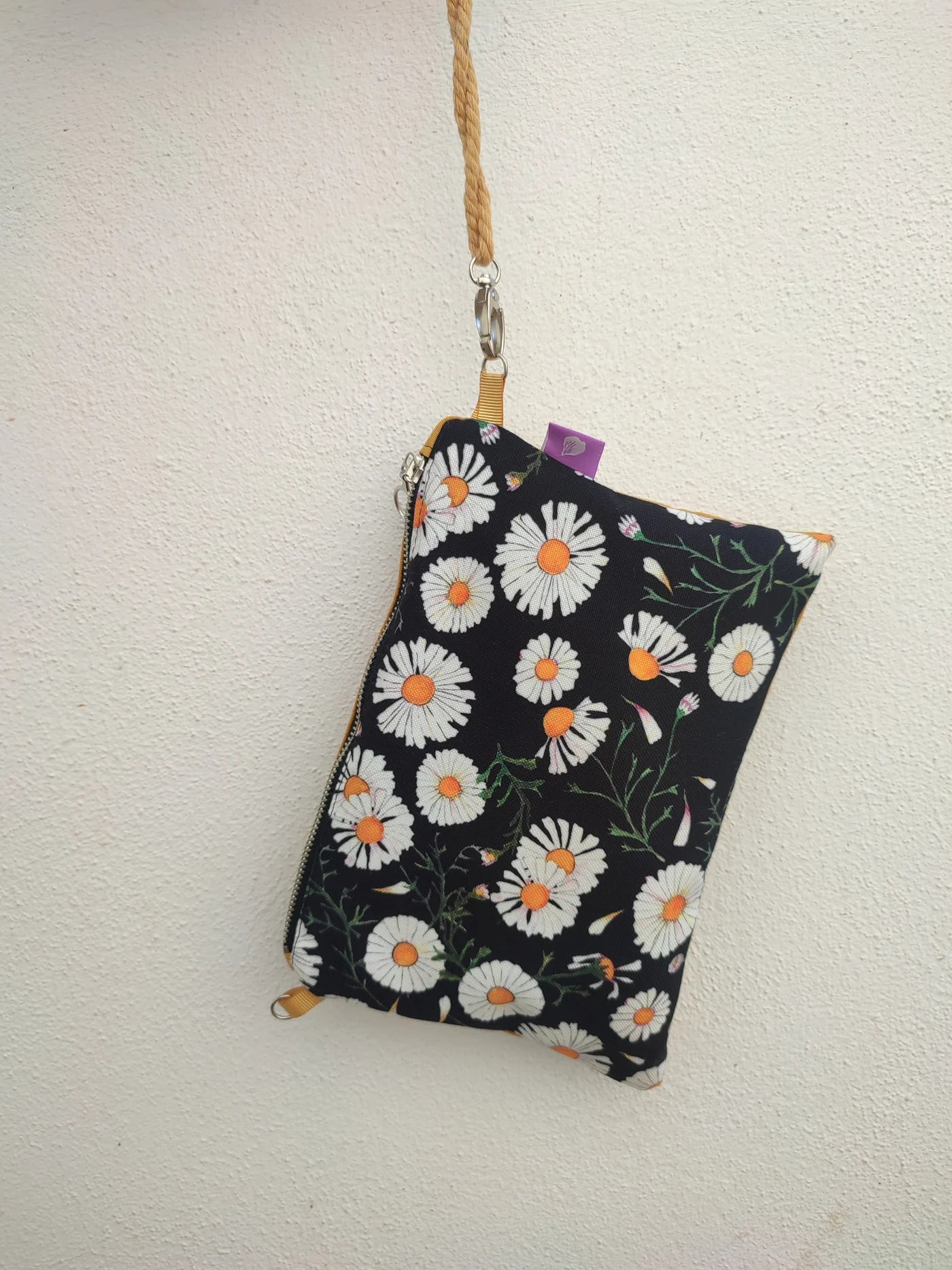 Mini bolso negro margaritas