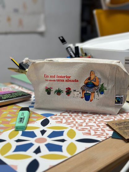Grandma Large Toiletry Bag - Inside me I was born as a grandmother
