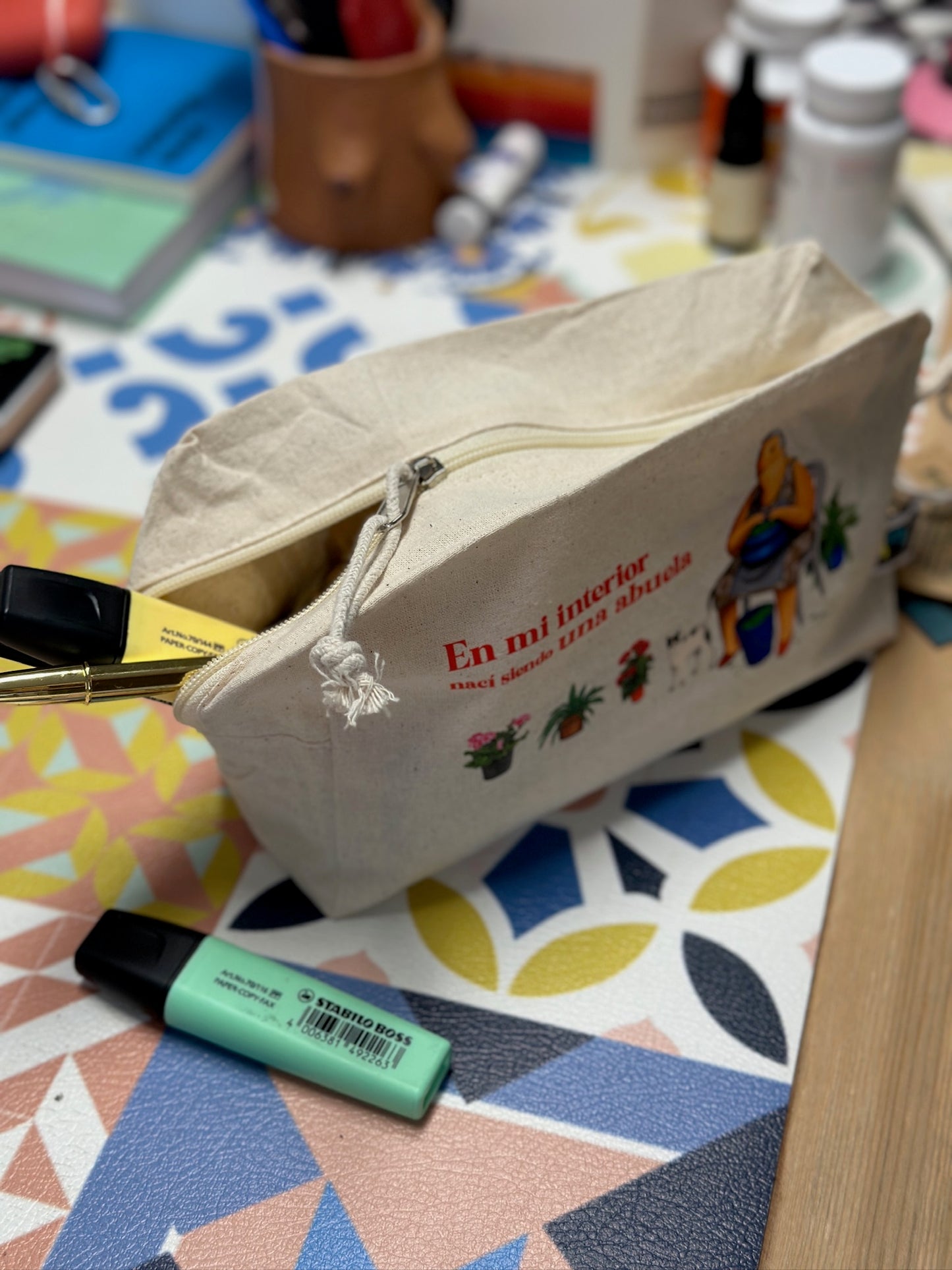 Grandma Large Toiletry Bag - Inside me I was born as a grandmother